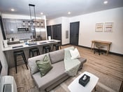 Luxurious and Spacious Apt w/Parking-20 min to NYC