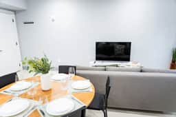 Bright 1BR Apartment • Free Parking • Near NYC - Image 4