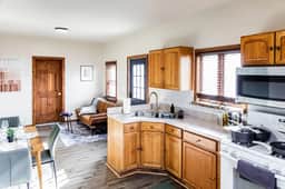 Charming 2BR Near NYC, MetLife & Hackensack Hosp. - Image 3