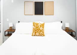 City Adventure-Quick NYC Access-2BR-Free Parking - Image 4