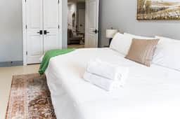 City Life-2 Bedrooms-Free Indoor Parking-20minNYC - Image 2