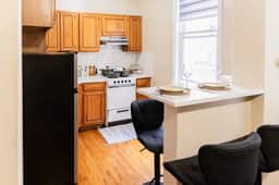 Cozy 1BR in WNY – Direct Bus to Times Square - Image 4
