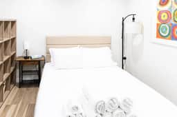 Cozy and convenient studio w/ 3 beds 10min frm NYC - Image 2