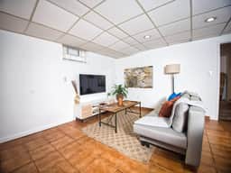 Cozy Apt With King Size Bed- Only 5 Miles to NYC - Image 2