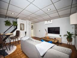 Cozy Apt With King Size Bed- Only 5 Miles to NYC - Image 3