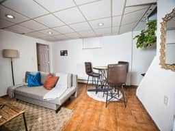 Cozy Apt With King Size Bed- Only 5 Miles to NYC - Image 4