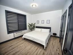 Free Indoor Parking| 20 Minutes to NYC| king bed - Image 3