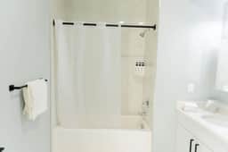 Modern 1BR w/ Indoor Parking • Quick Access to NYC - Image 3