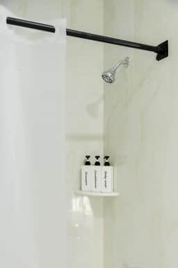 Modern 1BR w/ Indoor Parking • Quick Access to NYC - Image 2