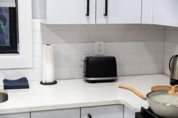 Modern 2BR • Quick NYC Access + Free Parking - Image 4