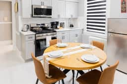 Spacious 3 Bedroom | Steps to Bus to NYC + Views - Image 2