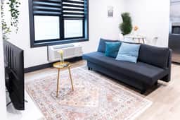 Spacious Apartment Near NYC with Free Indoor Parking - Image 2