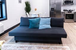 Spacious Apartment Near NYC with Free Indoor Parking - Image 4