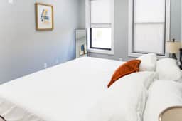 Stylish 2 BR w/ Free Indoor Parking-20 Min to NYC - Image 4
