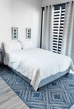 Stylish Studio Apt-Outside NYC - Image 2