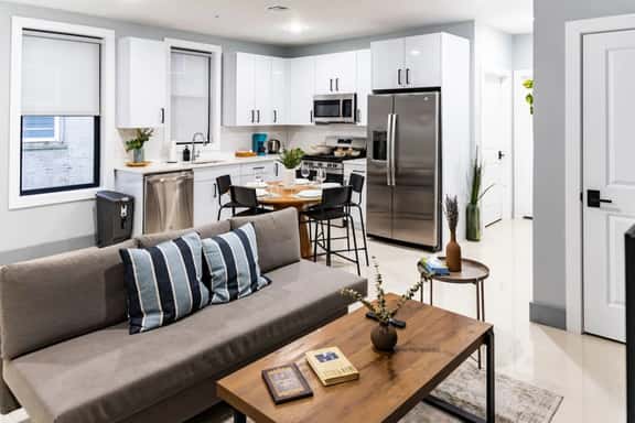 City Life-2 Bedrooms-Free Indoor Parking-20minNYC - Image 1