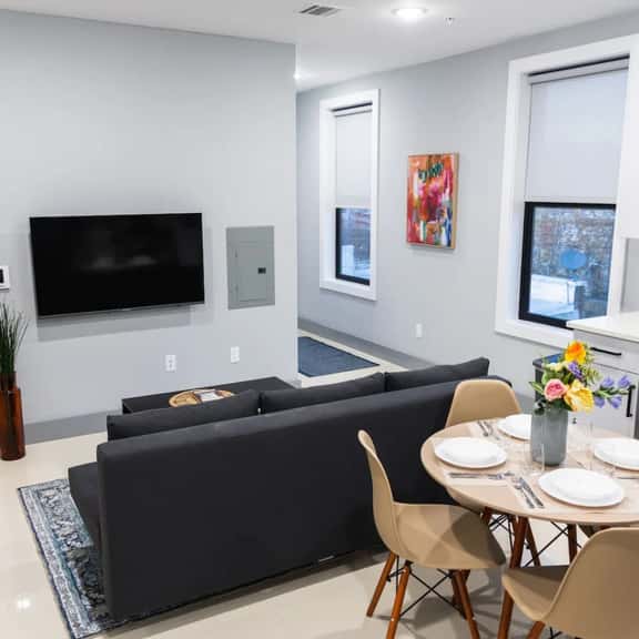 20 Min to Times Square-Stylish 2 BR w/Parking - Image 1