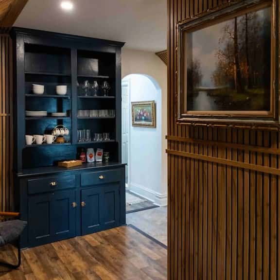 Bright, Cozy & Peaceful Two-Bedroom Getaway - Image 1
