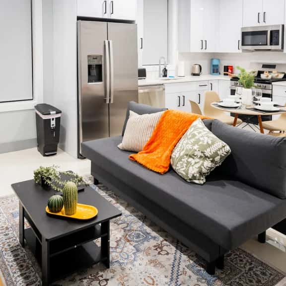 City Adventure-Quick NYC Access-2BR-Free Parking - Image 1