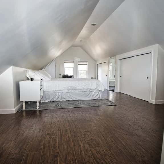Comfy 3rd Floor Studio Near NYC - Image 1