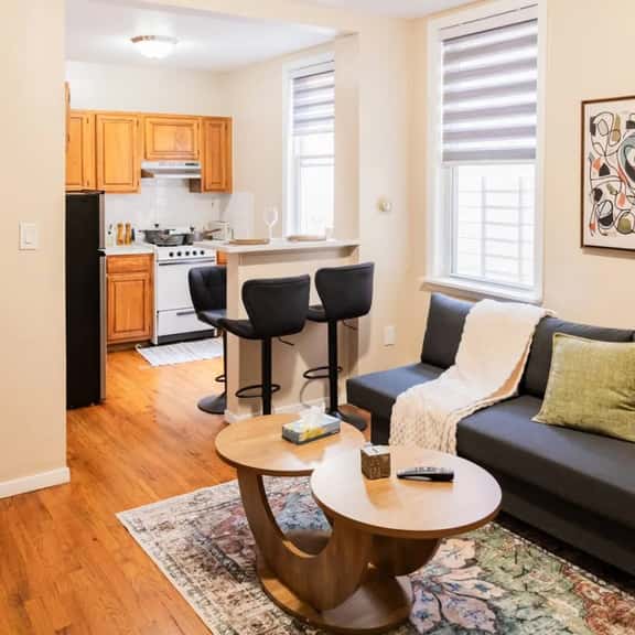 Cozy 1BR in WNY – Direct Bus to Times Square - Image 1