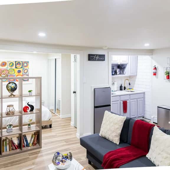 Cozy and convenient studio w/ 3 beds 10min frm NYC - Image 1