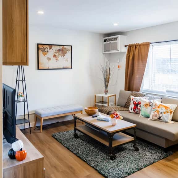 Spacious 2-Bedroom Apartment NYC-10 mins away - Image 1