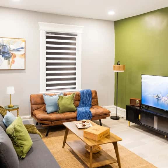 Spacious 3 Bedroom | Steps to Bus to NYC + Views - Image 1