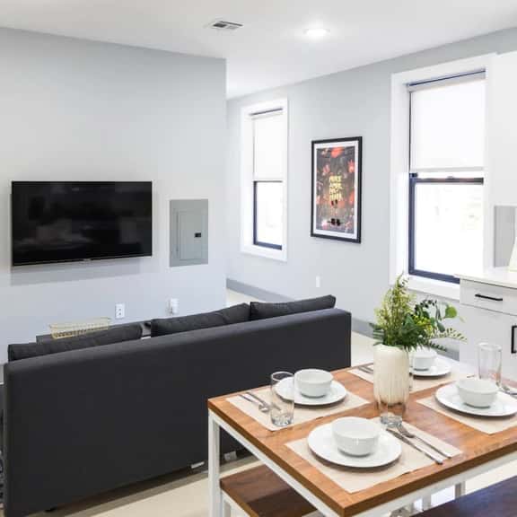Stylish 2 BR w/ Free Indoor Parking-20 Min to NYC - Image 1