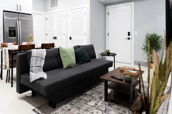 2 Bedroom Apt-City Adventure-Free Parking on Site - Image 2