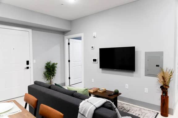 2 Bedroom Apt-City Adventure-Free Parking on Site - Image 5
