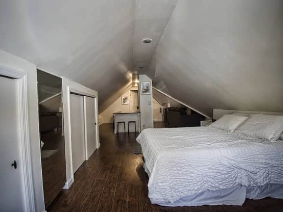 Comfy 3rd Floor Studio Near NYC - Image 2