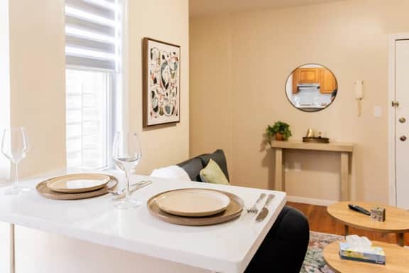 Cozy 1BR in WNY – Direct Bus to Times Square - Image 5