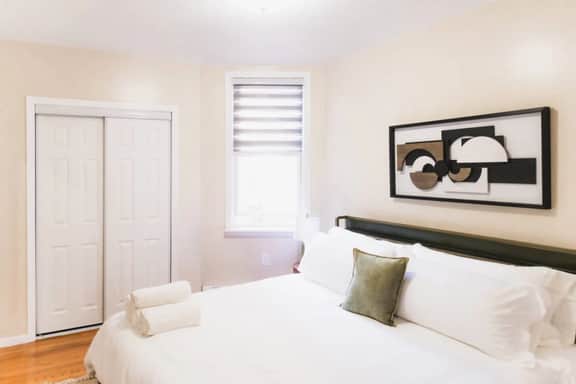 Cozy 1BR in WNY – Direct Bus to Times Square - Image 2