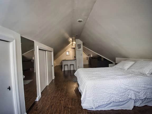 Comfy 3rd Floor Studio Near NYC - Image 4