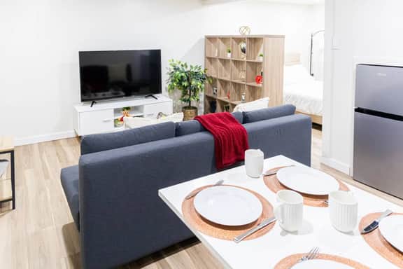 Cozy and convenient studio w/ 3 beds 10min frm NYC - Image 4