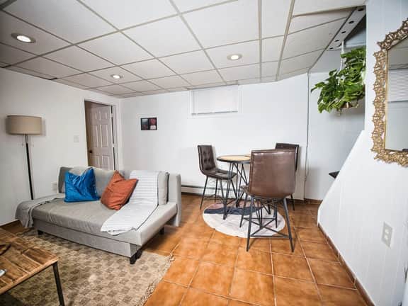 Cozy Apt With King Size Bed- Only 5 Miles to NYC - Image 4