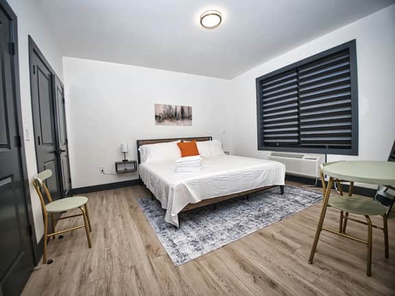 Excellent Location-20 Minutes to NYC-Free Parking - Image 3