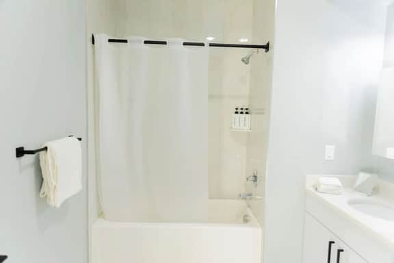 Modern 1BR w/ Indoor Parking • Quick Access to NYC - Image 3