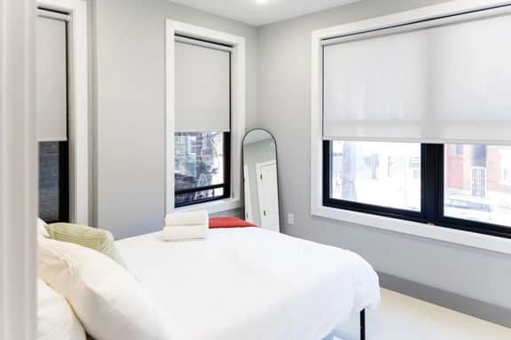 Modern 2BR • Quick NYC Access + Free Parking - Image 3