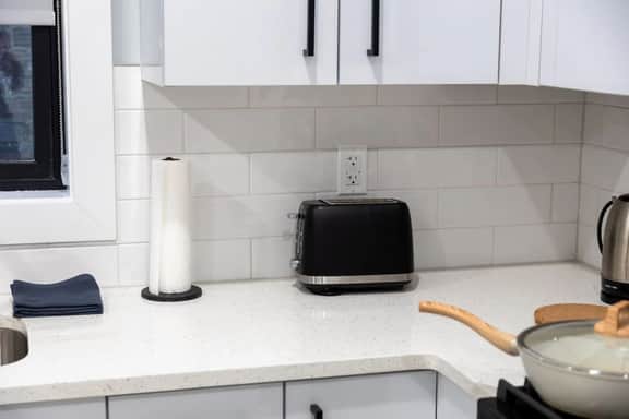 Modern 2BR • Quick NYC Access + Free Parking - Image 4