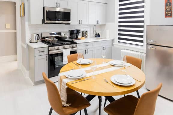 Spacious 3 Bedroom | Steps to Bus to NYC + Views - Image 2