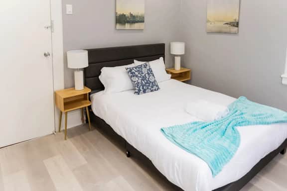 Spacious 3 Bedroom | Steps to Bus to NYC + Views - Image 3
