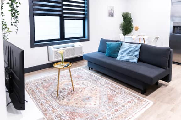Spacious Apartment Near NYC with Free Indoor Parking - Image 2