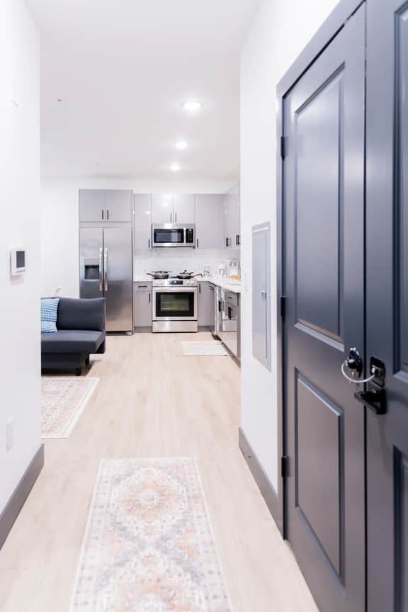Spacious Apartment Near NYC with Free Indoor Parking - Image 5