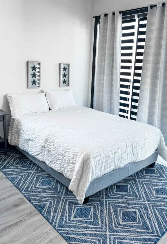Stylish Studio Apt-Outside NYC - Image 2
