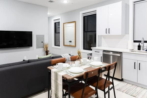 2 Bedroom Apt-City Adventure-Free Parking on Site - Image 1