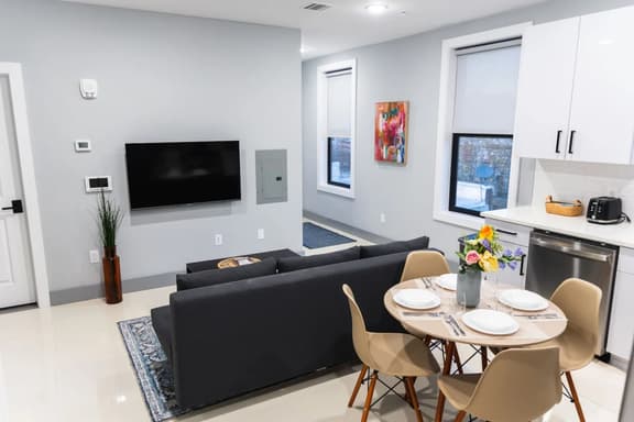 20 Min to Times Square-Stylish 2 BR w/Parking - Image 1