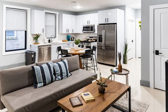 City Life-2 Bedrooms-Free Indoor Parking-20minNYC - Image 1