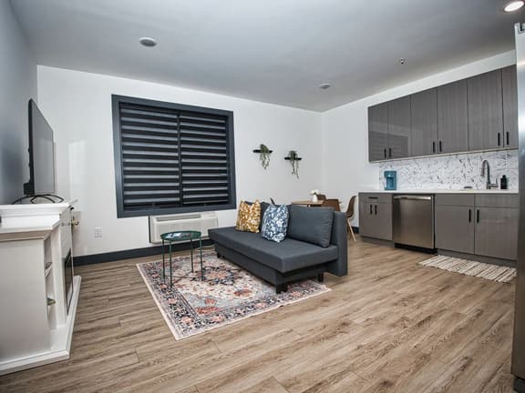 Excellent Location-20 Minutes to NYC-Free Parking - Image 1